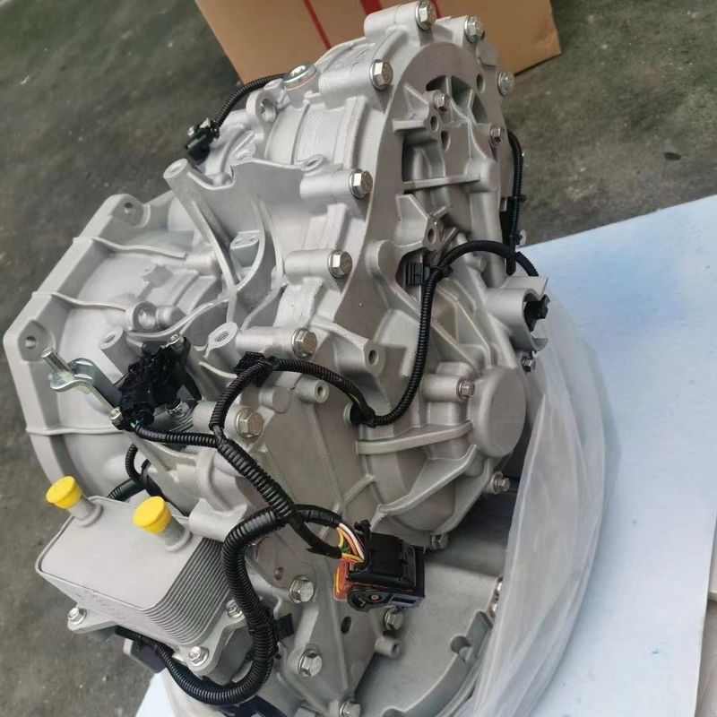 En la parte superior, el conjunto de transmisión automática DFSK Edge 1.5T 2WD VT5 CVT para el MPV FENGGUANG II