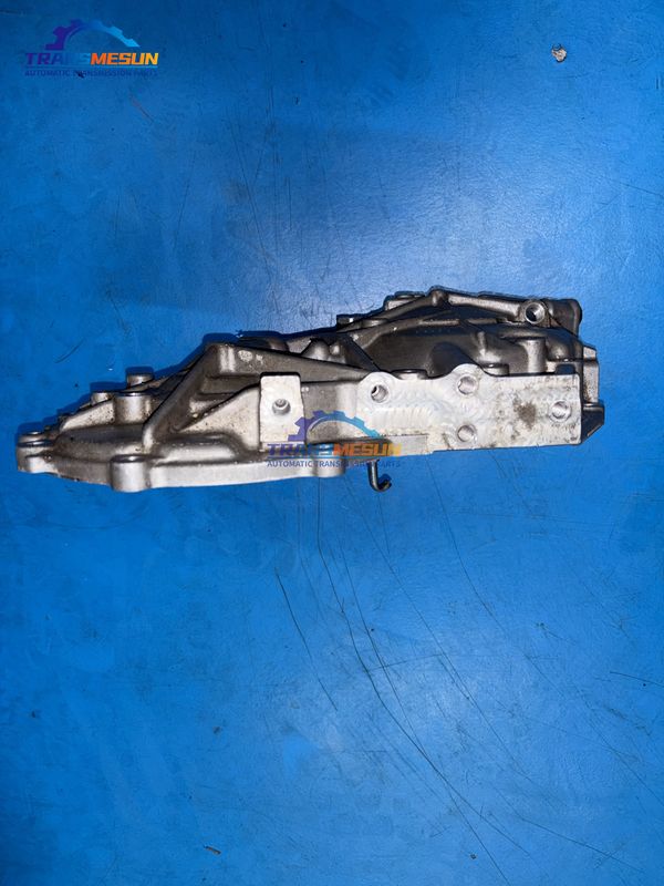 Cubierta trasera de la carcasa de la transmisión CVT K114 con cinco orificios de fijación para la transmisión CVT de 2.0L del modelo Toyota C-HR 2019.